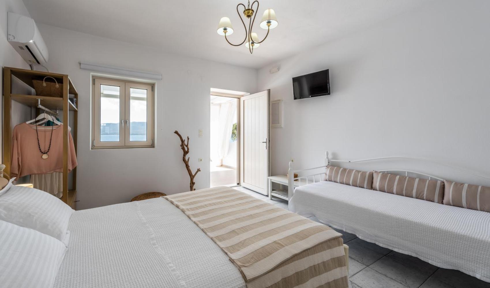 Anemi Suites Адамас Номер фото