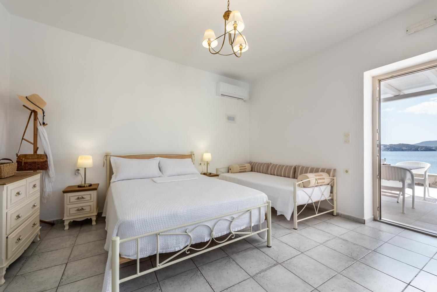 Anemi Suites Адамас Номер фото